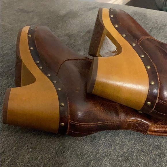 Ugg Lynnea Distressed Mid-Calf Clog Boots Size 7 - Picture 6 of 13